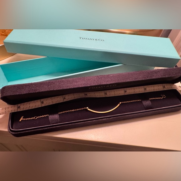 Tiffany T Smile Bracelet in Yellow Gold - Picture 13 of 13